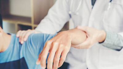 Shoulder being tested by a therapist for strength and joint play and possible labral tear